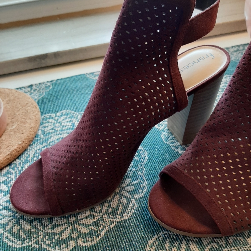 Maroon heels - Picture 8 of 13